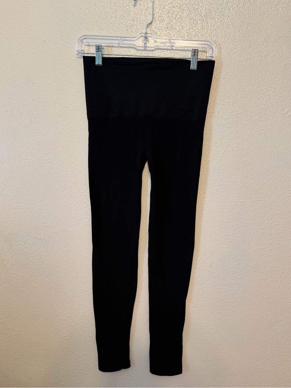 Star Power by Spanx Capri Shaping Leggings- Large